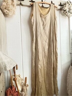 Vintage Gold Beige Crinkle Maxi Dress - M